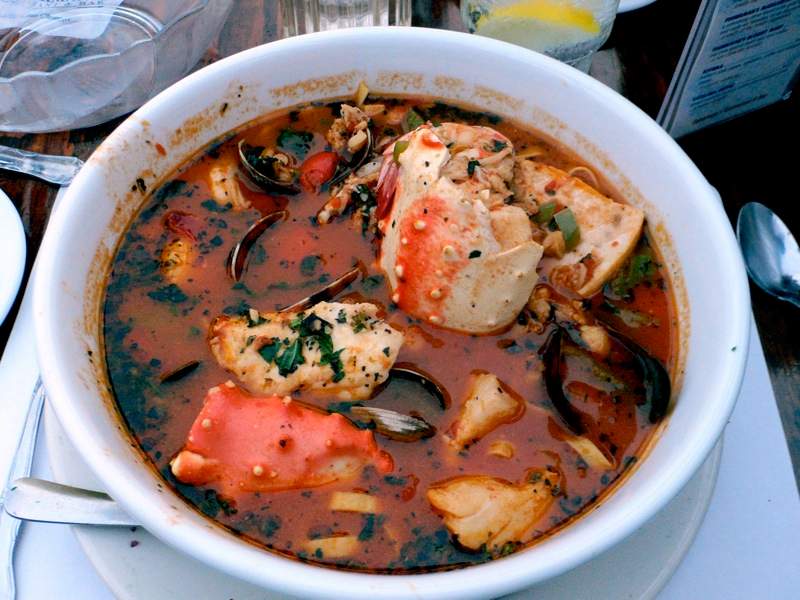Unna xatta de cioppin, a suppa de pescio de San Francisco